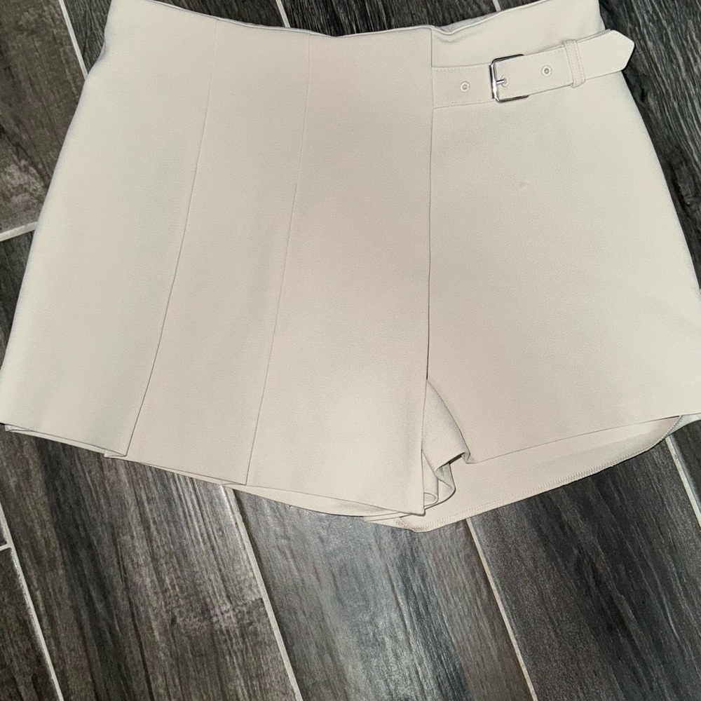 Express Cream Women's Skorts with Belt